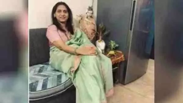 महिला डाॅक्टर निशा सिंघल की चाकू से गोदकर हत्या, बेटी और बेटे को भी किया घायल महिला डाॅक्टर निशा सिंघल की चाकू से गोदकर हत्या, बेटी और बेटे को भी किया घायल
