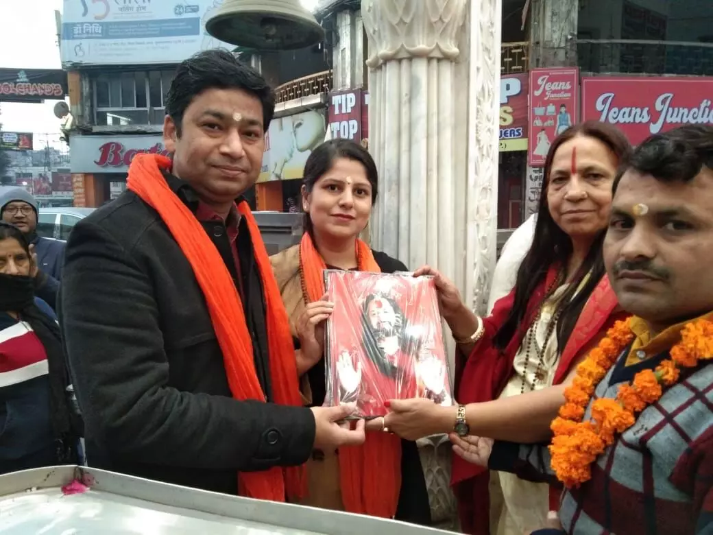 प्रभात फेरी में शामिल हुए समाजसेवी अभिषेक अग्रवाल, शिव मूर्ति पर की आरती प्रभात फेरी में शामिल हुए समाजसेवी अभिषेक अग्रवाल, शिव मूर्ति पर की आरती