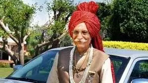 पांचवी पास और सबसे ज्यादा सैलरी लेने वाले सीईओ, वेतन का नब्बे प्रतिशत करते थे दान पांचवी पास और सबसे ज्यादा सैलरी लेने वाले सीईओ, वेतन का नब्बे प्रतिशत करते थे दान