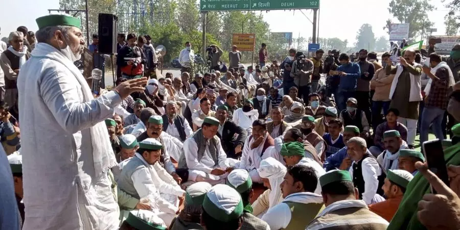 किसानों के प्रदर्शन से एक्सप्रेस वे जाम किसानों के प्रदर्शन से एक्सप्रेस वे जाम