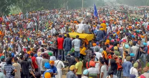 किसान अडे, वार्ता विफल : आज राष्ट्रपति से मिलेंगे विपक्षी नेता किसान अडे, वार्ता विफल : आज राष्ट्रपति से मिलेंगे विपक्षी नेता