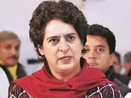 प्रियंका गांधी के ईसाई होने के बाद भी काशी विश्वनाथ दर्शन पर याचिका खारिज प्रियंका गांधी के ईसाई होने के बाद भी काशी विश्वनाथ दर्शन पर याचिका खारिज