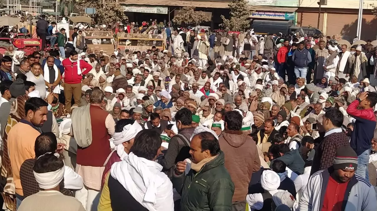 खाप चौधरियों ने दिल्ली यमुनोत्री मार्ग किया जाम खाप चौधरियों ने दिल्ली यमुनोत्री मार्ग किया जाम