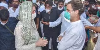 मार्च के लिए निकले राहुल व प्रियंका को हिरासत में लिया मार्च के लिए निकले राहुल व प्रियंका को हिरासत में लिया
