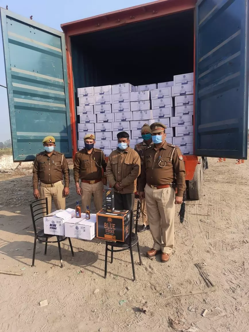 अवैध शराब समेत तस्कर दबोचे अवैध शराब समेत तस्कर दबोचे