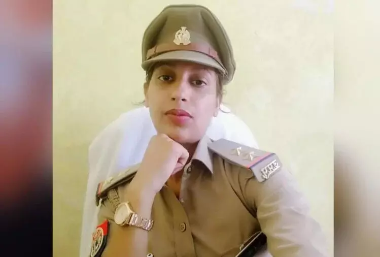 सुसाइड नोट लिख फंदे पर लटक गई दारोगा सुसाइड नोट लिख फंदे पर लटक गई दारोगा