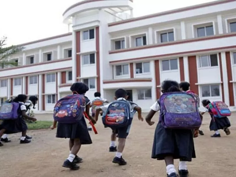 दिल्ली में दसवीं और बारहवीं के स्कूल 18 जनवरी से खोलने के आदेश