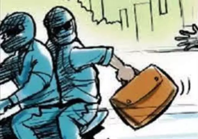 बदमाशों ने फिल्मी स्टाइल में 16 लाख की लूट बदमाशों ने फिल्मी स्टाइल में 16 लाख की लूट