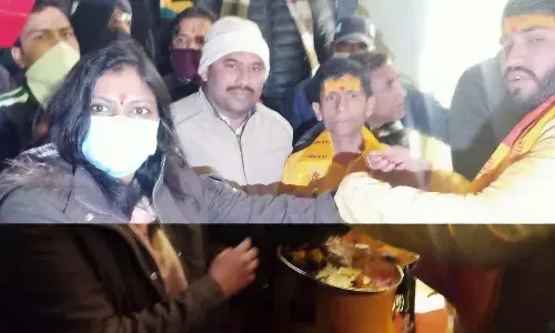 खतौली गंगनहर पर महाआरती के साथ जगमग हुआ तट खतौली गंगनहर पर महाआरती के साथ जगमग हुआ तट