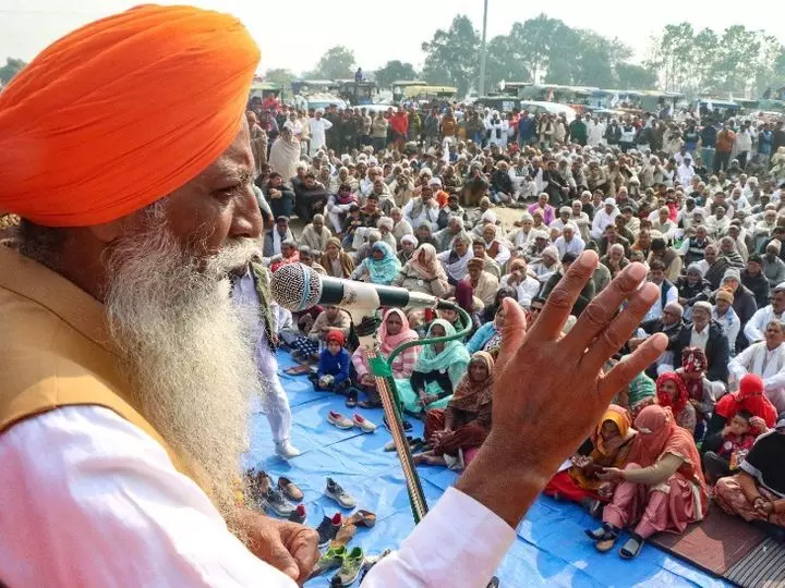 किसान नेता पर आंदोलन के बहाने सरकार गिराने के लिए दस करोड रुपये चंदा लेने का आरोप किसान नेता पर आंदोलन के बहाने सरकार गिराने के लिए दस करोड रुपये चंदा लेने का आरोप