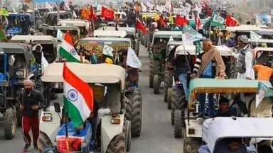 किसानों ने तोड दिए बैरिकेड्स