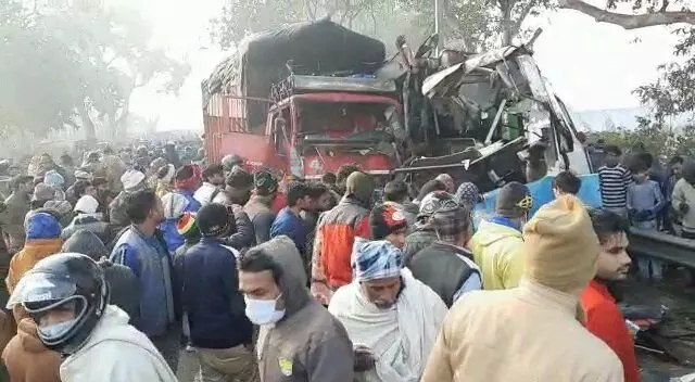 मुरादाबाद के पास सडक हादसे में दस लोगों की मौत मुरादाबाद के पास सडक हादसे में दस लोगों की मौत