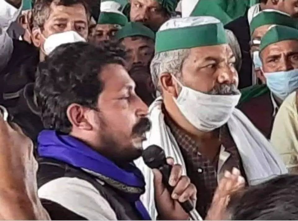 गाजीपुर के पास राजमार्ग पर आवाजाही बंद गाजीपुर के पास राजमार्ग पर आवाजाही बंद