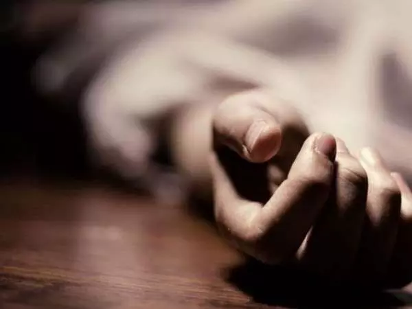 चिकित्सक ने पिता के साथ की आत्महत्या चिकित्सक ने पिता के साथ की आत्महत्या