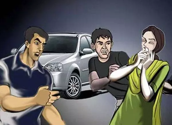 दूसरे समुदाय के लोग छात्रा को घर से कार में जबरन डालकर ले गए दूसरे समुदाय के लोग छात्रा को घर से कार में जबरन डालकर ले गए