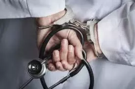 नर्स के साथ दुष्कर्म के आरोप में डाॅक्टर गिरफ्तार नर्स के साथ दुष्कर्म के आरोप में डाॅक्टर गिरफ्तार