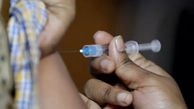 अब पचास से अधिक उम्र के लोगों को लगेगी कोरोना वैक्सीन अब पचास से अधिक उम्र के लोगों को लगेगी कोरोना वैक्सीन