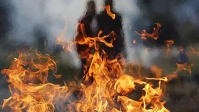 प्रेमी युगल का एक ही चिता पर शव जलाया प्रेमी युगल का एक ही चिता पर शव जलाया