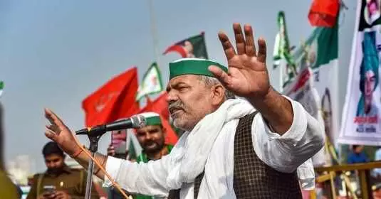 राकेश टिकैत बोले- ट्रैक्टर किसानों का टैंक है, कारों से आंदोलन नहीं चलता राकेश टिकैत बोले- ट्रैक्टर किसानों का टैंक है, कारों से आंदोलन नहीं चलता