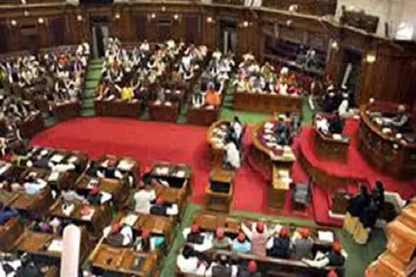 राज्यपाल के अभिभाषण के दौरान हंगामे के साथ शुरू हुआ बजट सत्र राज्यपाल के अभिभाषण के दौरान हंगामे के साथ शुरू हुआ बजट सत्र