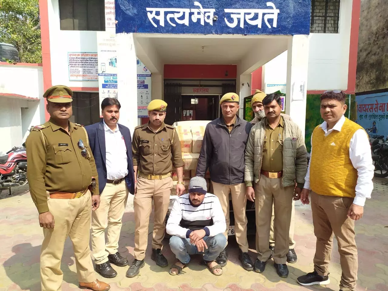 सवा लाख की अवैध शराब समेत अभियुक्त गिरफ्तार सवा लाख की अवैध शराब समेत अभियुक्त गिरफ्तार