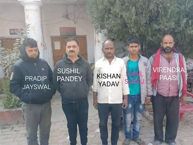 सहारनपुर से गई एक करोड़ की फेंसाडिल सीरप समेत पांच गिरफ्तार सहारनपुर से गई एक करोड़ की फेंसाडिल सीरप समेत पांच गिरफ्तार