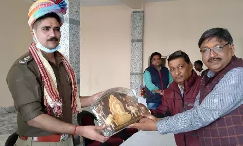 वहलना मंदिर समिति ने एसएसपी को किया सम्मानित वहलना मंदिर समिति ने एसएसपी को किया सम्मानित