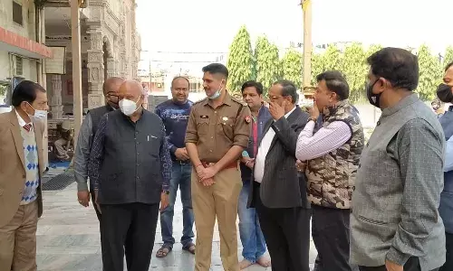 वहलना मंदिर समिति ने एसएसपी को किया सम्मानित वहलना मंदिर समिति ने एसएसपी को किया सम्मानित