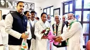 नाथूराम गोडसे की मूर्ति लगवाने वाले नेता की कांग्रेस में शामिल नाथूराम गोडसे की मूर्ति लगवाने वाले नेता की कांग्रेस में शामिल