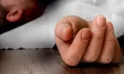 हादसे में घायल बच्ची ने हाथों मेें तोड़ा दम, नहीं मिली एम्बुलेंस हादसे में घायल बच्ची ने हाथों मेें तोड़ा दम, नहीं मिली एम्बुलेंस