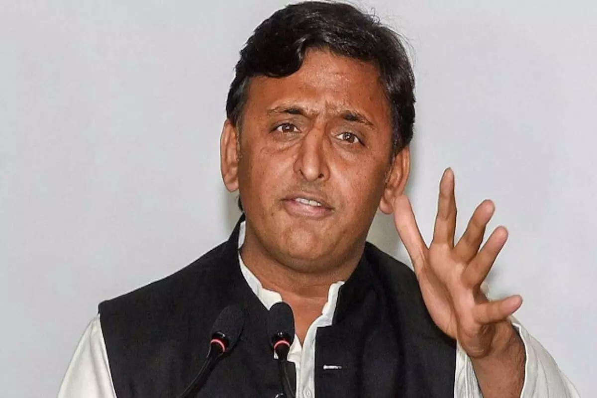 दिनदहाड़े रेप, रातभर गांजा, जिसे भी देखना है यूपी आजाः अखिलेश दिनदहाड़े रेप, रातभर गांजा, जिसे भी देखना है यूपी आजाः अखिलेश