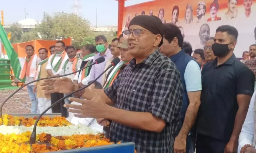 हिन्दुस्तान के मुकुट पर चमकेगी बाबा साहब की प्रतिमाः चन्द्रमोहन हिन्दुस्तान के मुकुट पर चमकेगी बाबा साहब की प्रतिमाः चन्द्रमोहन