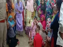 सिर फिरे आशिक ने मां-बेटी को चाकू से गोदकर मार डाला सिर फिरे आशिक ने मां-बेटी को चाकू से गोदकर मार डाला