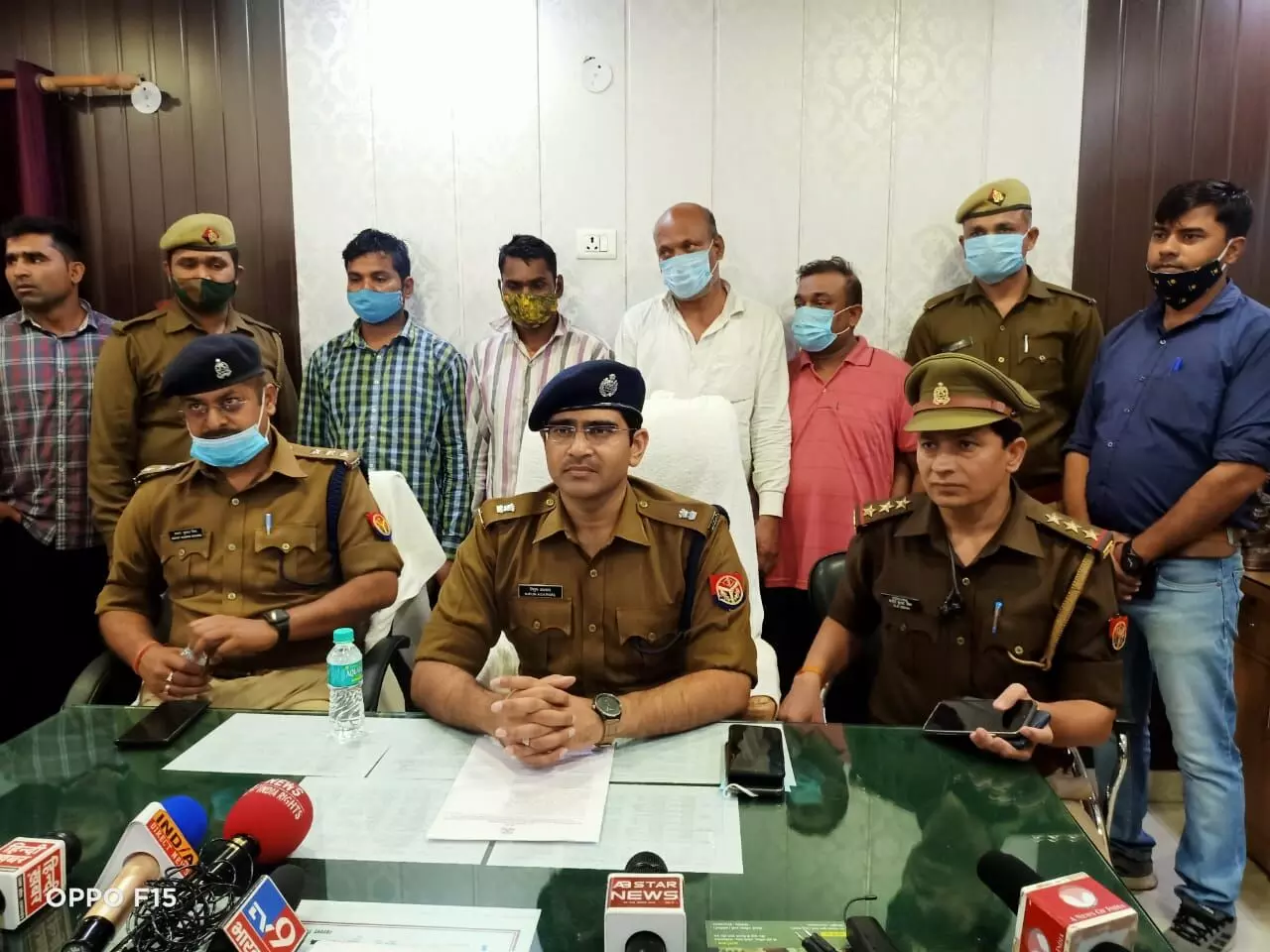 गाजियाबाद में पुलिस ने पकड़ा 40 लाख का गांजा गाजियाबाद में पुलिस ने पकड़ा 40 लाख का गांजा