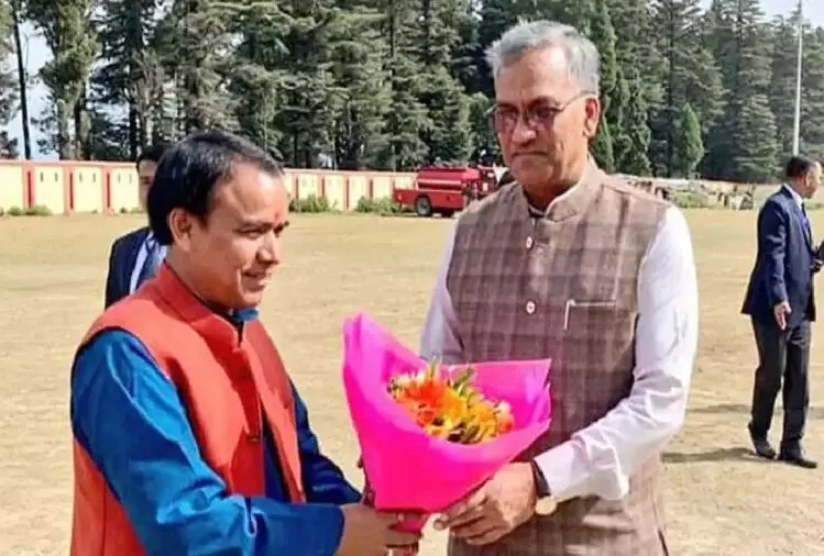 हेलिकाॅप्टर भेज आनन-फानन में बुलाया गया, धन सिंह रावत पहुंचे देहरादून हेलिकाॅप्टर भेज आनन-फानन में बुलाया गया, धन सिंह रावत पहुंचे देहरादून