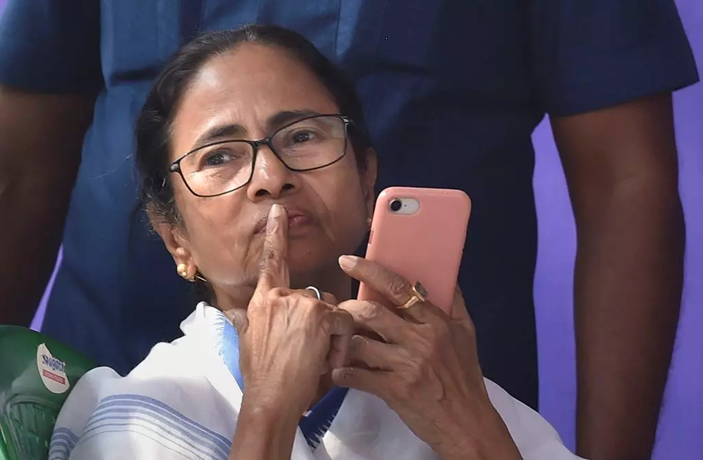 ममता 13 मार्च को व्हील चेयर से पुरुलिया में करेंगी रैली ममता 13 मार्च को व्हील चेयर से पुरुलिया में करेंगी रैली