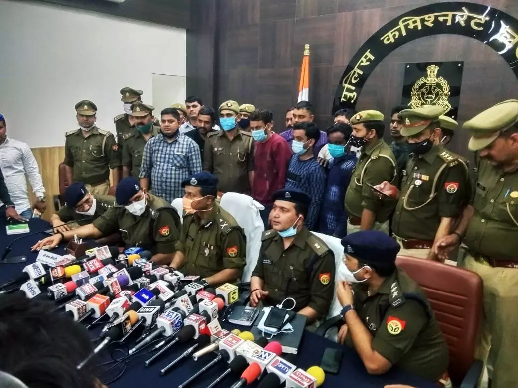 लखनऊ पुलिस से सीएम योगी खुश, मिलेगा ये बड़ा ईनाम लखनऊ पुलिस से सीएम योगी खुश, मिलेगा ये बड़ा ईनाम