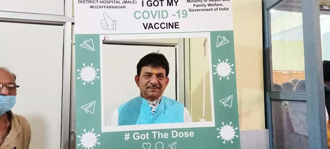 मंत्री कपिल देव, पूर्व सांसद अमीर आलम ने लगवाया कोरोना टीका मंत्री कपिल देव, पूर्व सांसद अमीर आलम ने लगवाया कोरोना टीका