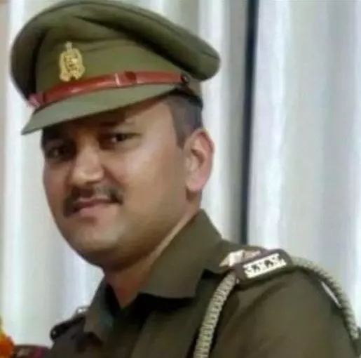 आगरा में बिकरू कांड-दरोगा की गोली मारकर हत्या आगरा में बिकरू कांड-दरोगा की गोली मारकर हत्या
