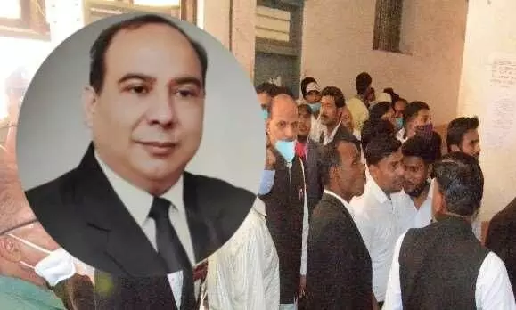 उन्नाव कोर्ट में एडीजे से अधिवक्ताओं ने की मारपीट, मचा बवाल उन्नाव कोर्ट में एडीजे से अधिवक्ताओं ने की मारपीट, मचा बवाल