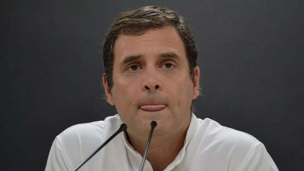 राहुल गांधी से सावधानः पूर्व सांसद ने लडकियों से कहा राहुल गांधी से सावधानः पूर्व सांसद ने लडकियों से कहा