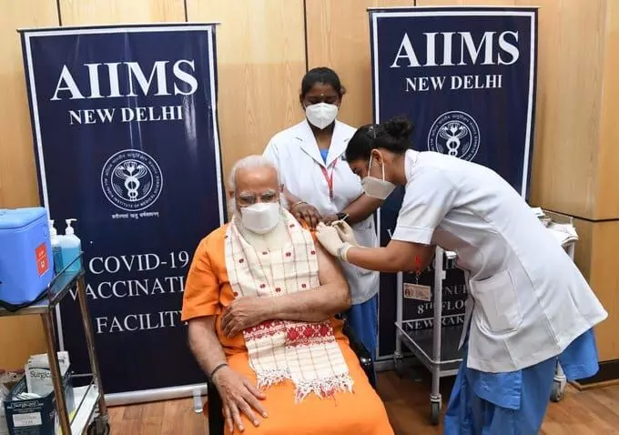 प्रधानमंत्री नरेंद्र मोदी ने ली वैक्सीन की दूसरी डोज प्रधानमंत्री नरेंद्र मोदी ने ली वैक्सीन की दूसरी डोज