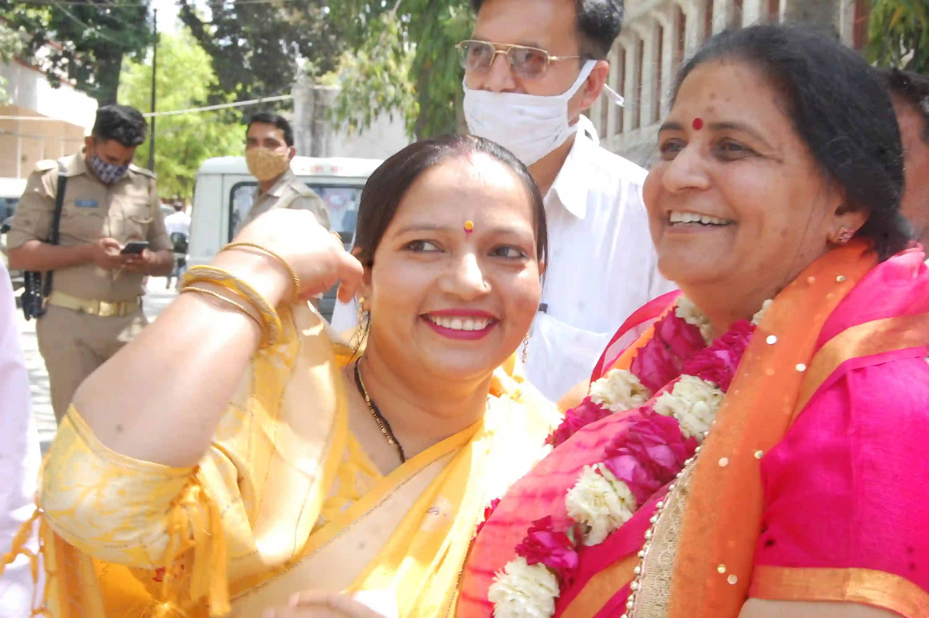 नामांकन में दिखा गांव की सरकार में हिस्सेदारी का जोश नामांकन में दिखा गांव की सरकार में हिस्सेदारी का जोश