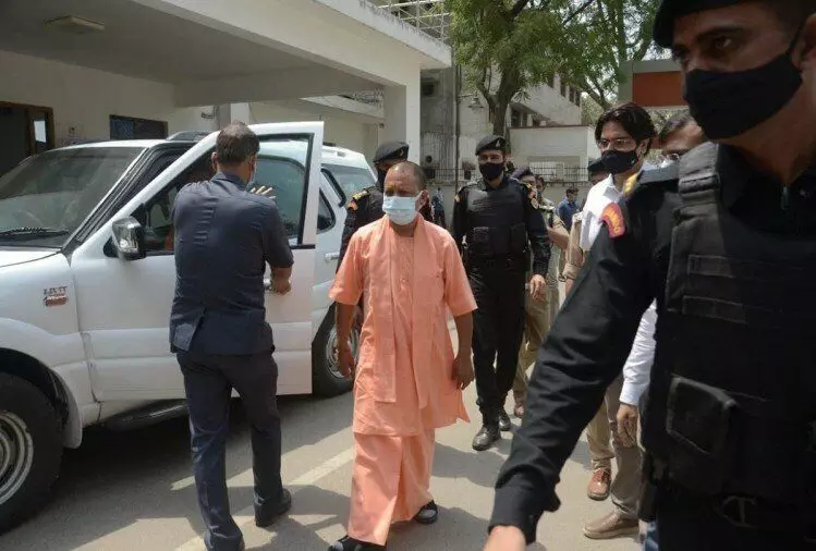 सीएम योगी की फ्लीट का चालक कोरोना पाजिटिव, हैलिपेड हुआ सैनिटाइज सीएम योगी की फ्लीट का चालक कोरोना पाजिटिव, हैलिपेड हुआ सैनिटाइज