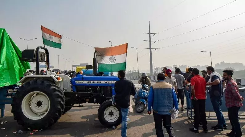 किसानों ने जाम किया केएमपी एक्सप्रेस वे किसानों ने जाम किया केएमपी एक्सप्रेस वे