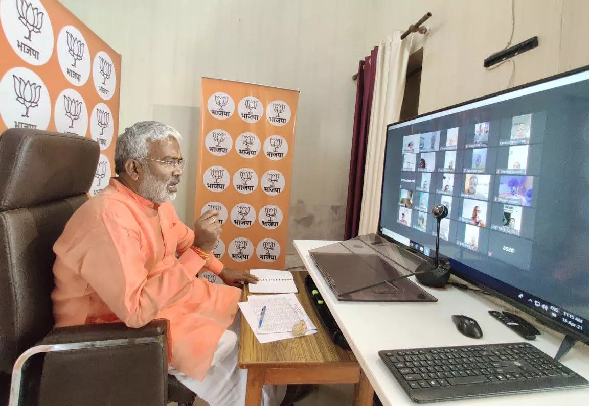 स्वतंत्र देव सिंह ने की भाजपाईयों संग चुनाव पर चर्चा स्वतंत्र देव सिंह ने की भाजपाईयों संग चुनाव पर चर्चा