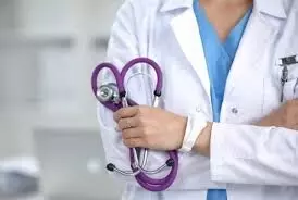 क्या इस डाॅक्टर के जज्बे को आप नहीं करेंगे सलाम क्या इस डाॅक्टर के जज्बे को आप नहीं करेंगे सलाम