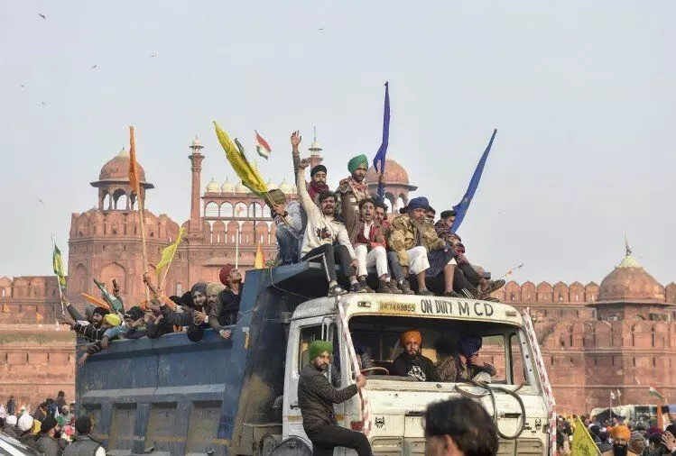 लाल किला हिंसा के मामले पर पुलिस की चार्जशीट में कई बड़े खुलासे लाल किला हिंसा के मामले पर पुलिस की चार्जशीट में कई बड़े खुलासे