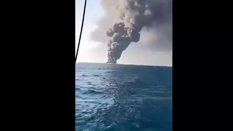 ईरानी नौसेना का सबसे बड़ा जहाज आग लगने के बाद डूबा