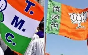 मुकुल राॅय की टीएमसी में वापसी की खबरें तेज! सांसद ने कहा- दो हिस्सों में बटेंगे दल-बदलू मुकुल राॅय की टीएमसी में वापसी की खबरें तेज! सांसद ने कहा- दो हिस्सों में बटेंगे दल-बदलू